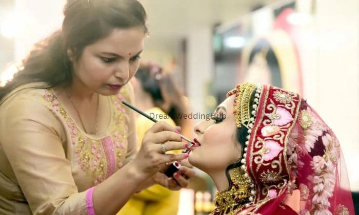 Roopsi Beauty Parlour