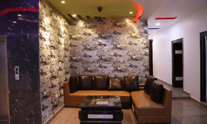 Hotel Dhanraj Palace