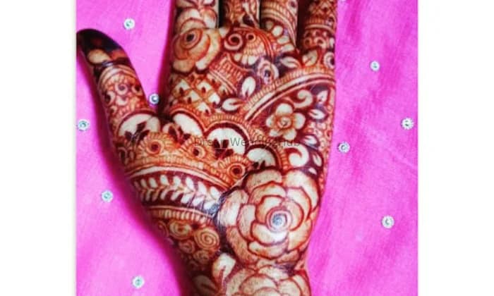 Mehndi Artist Uzma