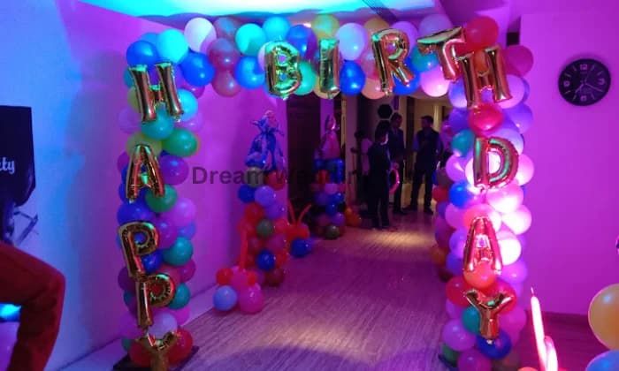 Party maker balloons decoration