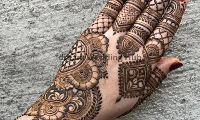 Mehndi artist bhuvi