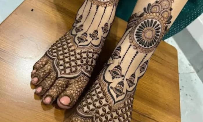 Aashna mehndi artists