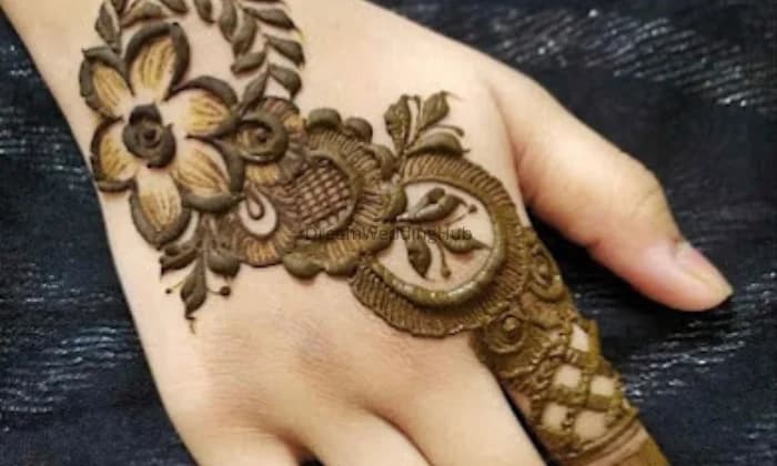 Nida Mehendi Artist