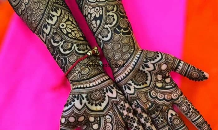 Tabassum mahndi artist