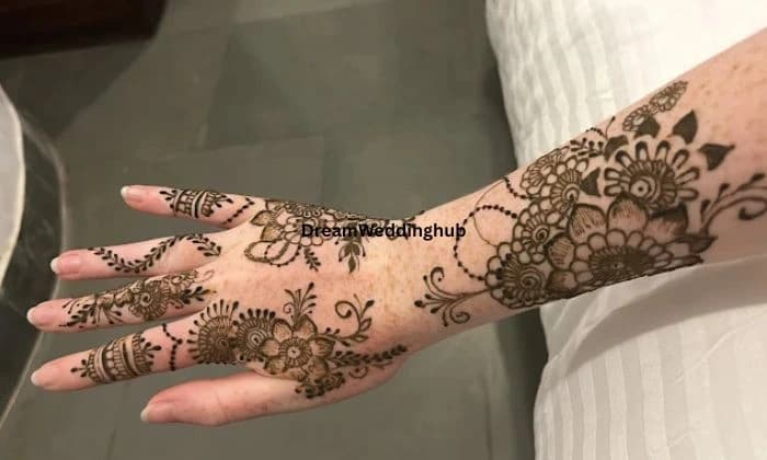 Banti mehndi artist