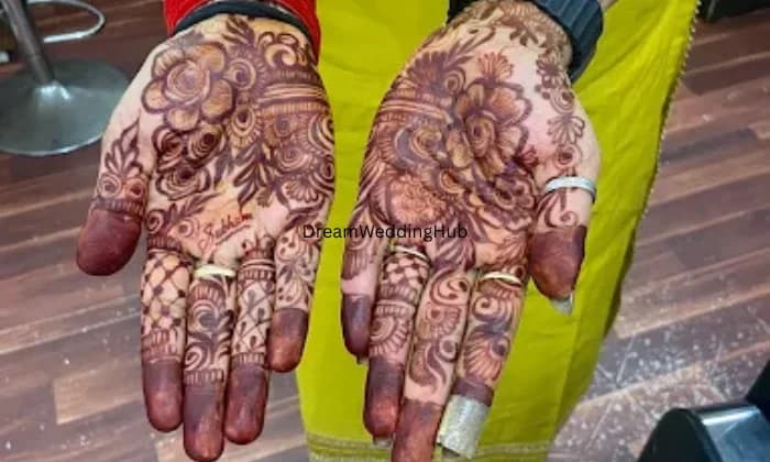 ANAFIYA MEHNDI ARTIST