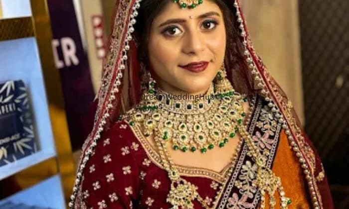 BLACK SCISSOR UNISEX SALON