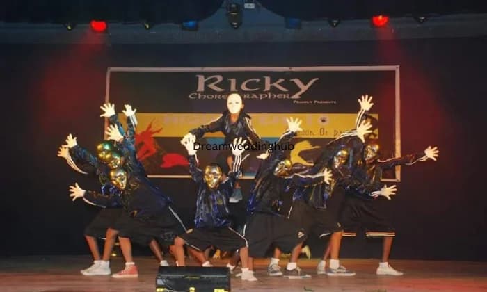 RICKY Choreographer a floor of dancing