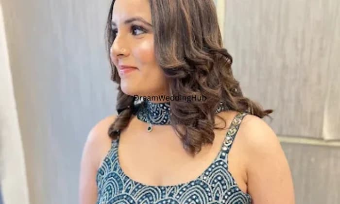 Strands Lounge Makeup