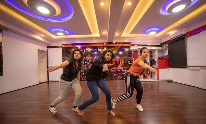 D Showstoppers Performing