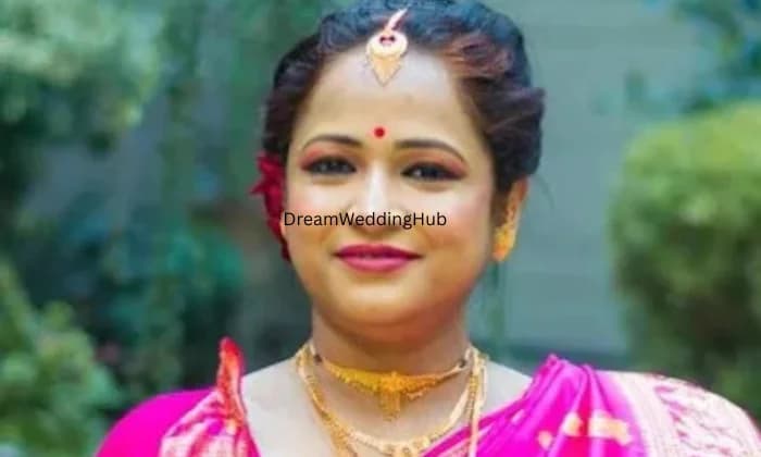 LOOK LIVE FAMILY SALOON