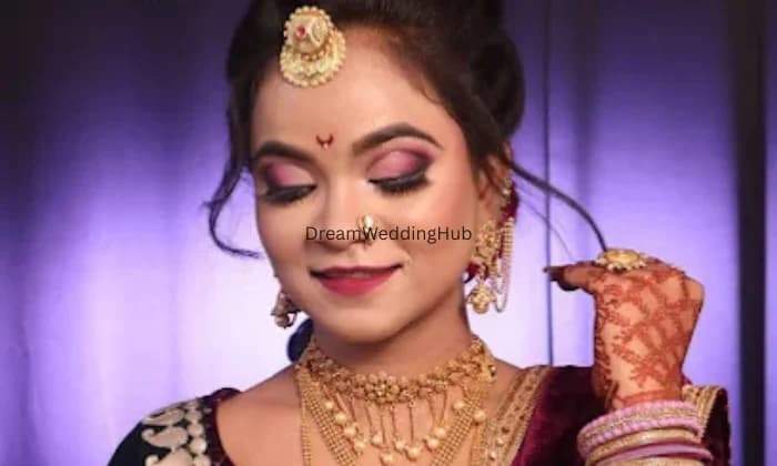 Mirror  faces Makeup Academy