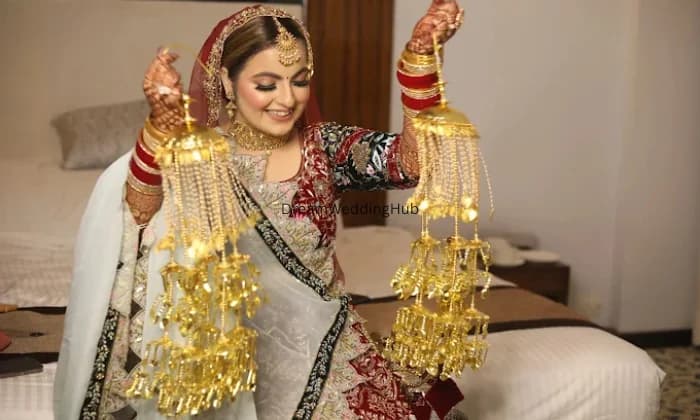 Sahib Kaur mekaup artists