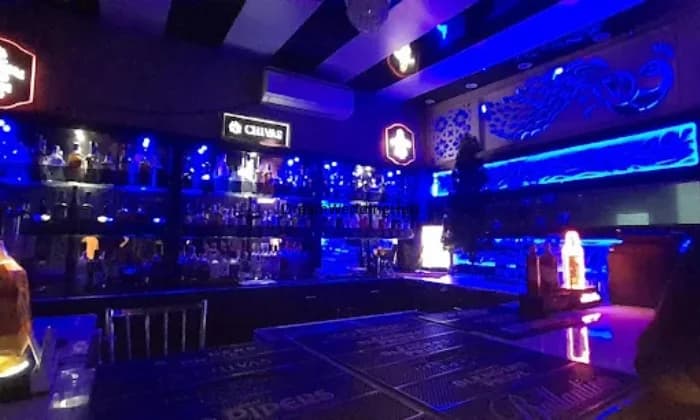 RUSH AND CRUSH CLUB  BAR