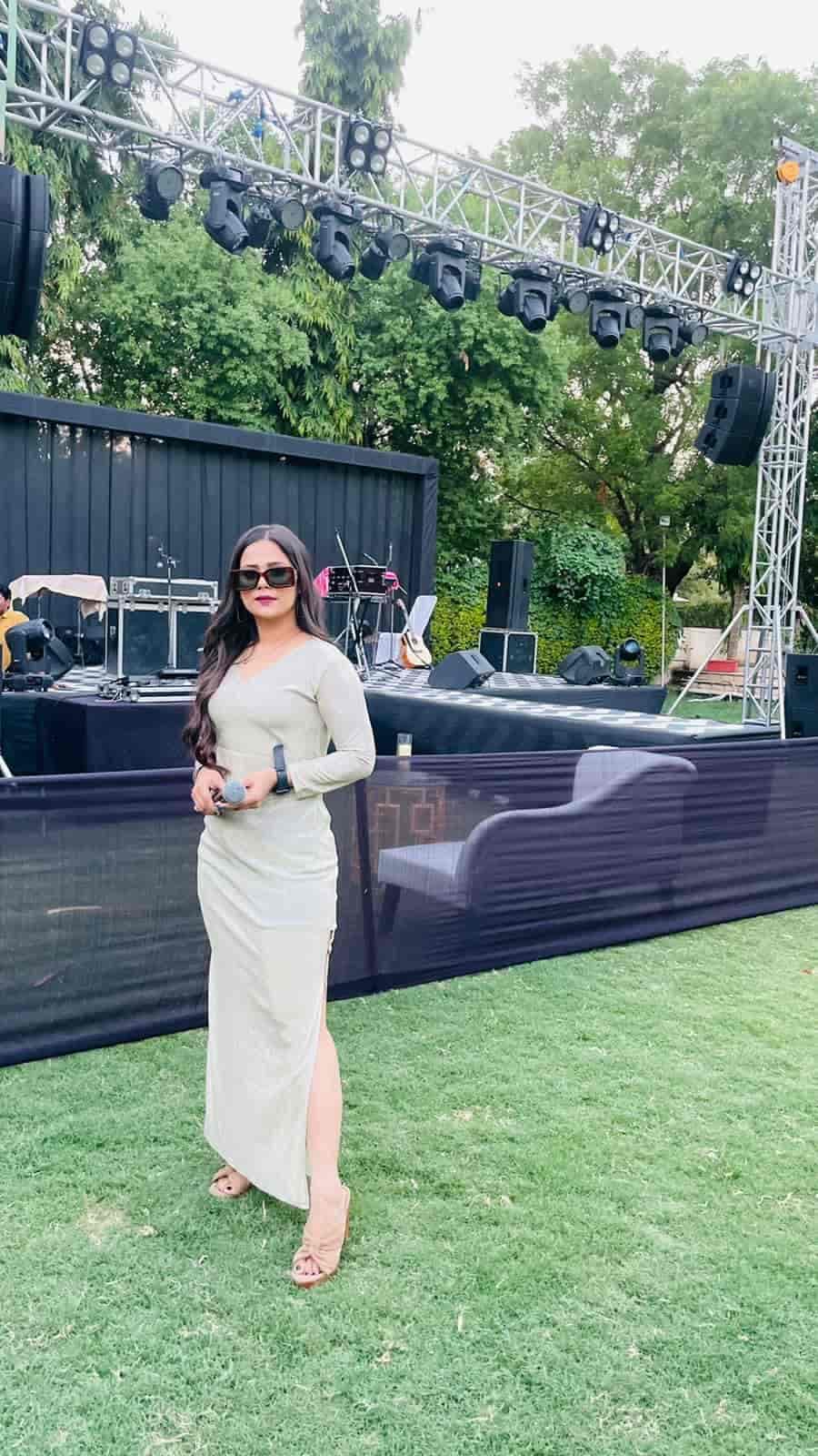 Anchor Pratiksha dave Anchor Pratiksha dave