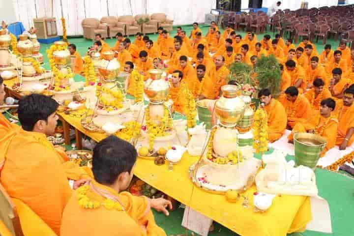 Vedic Pandit Laxman Vedic Pandit Laxman