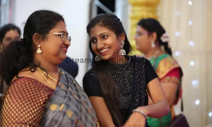 MONISHAA ARTISTRY MONISHAA ARTISTRY