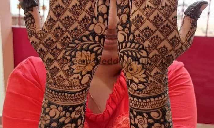 Srees Mehndi Artist Srees Mehndi Artist