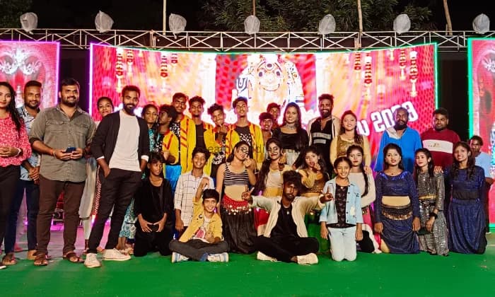 SR DANCE STUDIO SR DANCE STUDIO