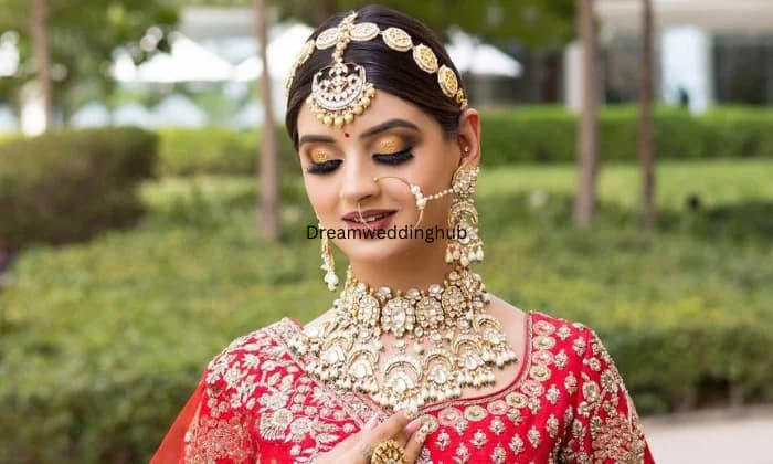 THE BOMBSHELL THE BOMBSHELL