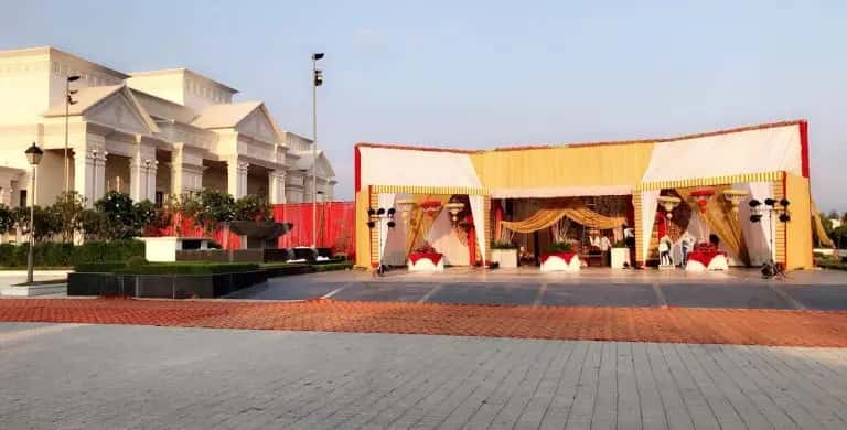 JANPATH AND WEDLOCK PALACE JANPATH AND WEDLOCK PALACE