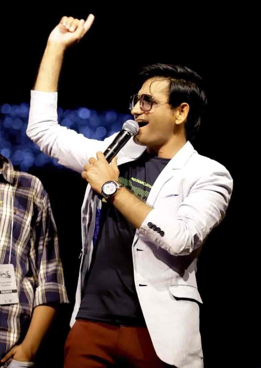 Anchor Mukesh Choudhary Anchor Mukesh Choudhary