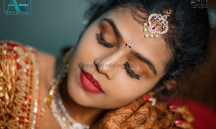 AR Studioz-Professional makeup Artist AR Studioz-Professional makeup Artist