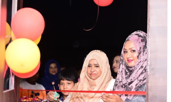 Makeup studio and Institute by MUJIDA SHEIKH Makeup studio and Institute by MUJIDA SHEIKH