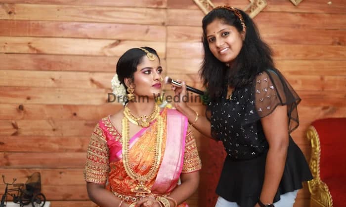 Roopas Lakeme Beauty Roopas Lakeme Beauty