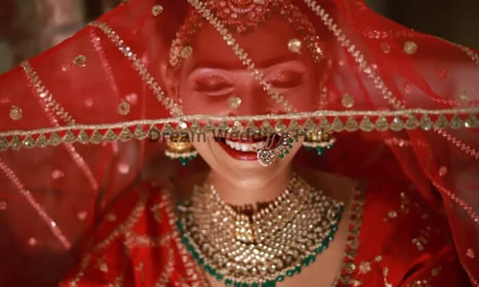 Varshaa Shah Bridal Makeup Artist Varshaa Shah Bridal Makeup Artist