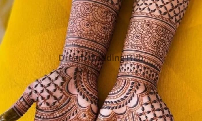 Divya mehendi artist Divya mehendi artist