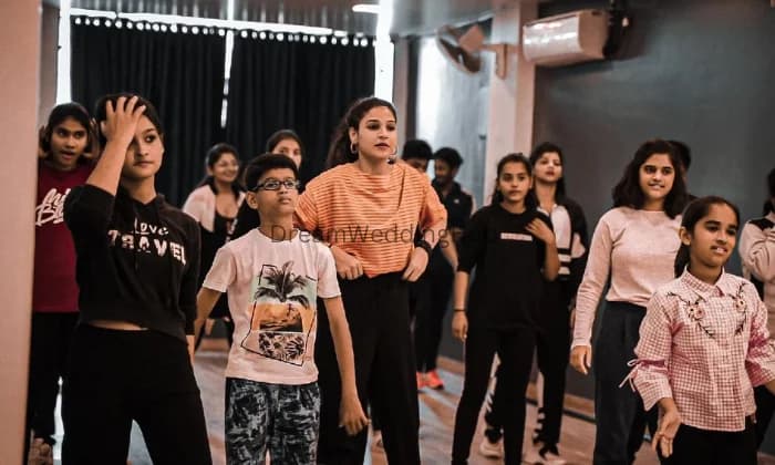 Move the dance space Move the dance space