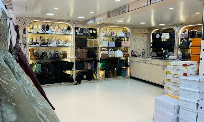 Cute Girl Exclusive Western Showroom Cute Girl Exclusive Western Showroom