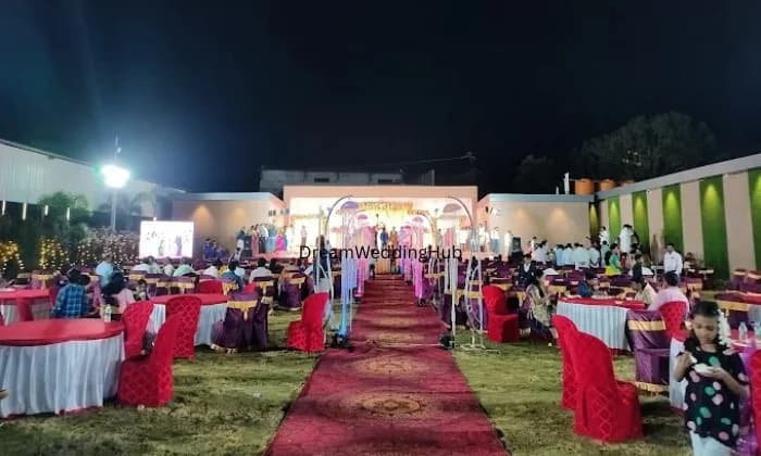 THE GRAND LAWNS THE GRAND LAWNS