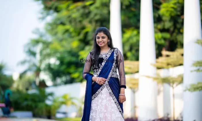 A MOMENT STUDIOS A MOMENT STUDIOS