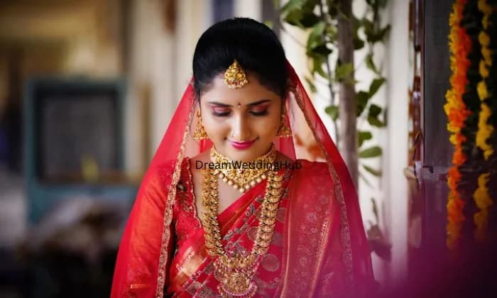 Makeup and hairstyles by Usha Makeup and hairstyles by Usha