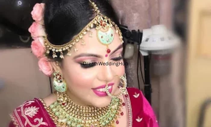 Looks Beauty Parlour Looks Beauty Parlour