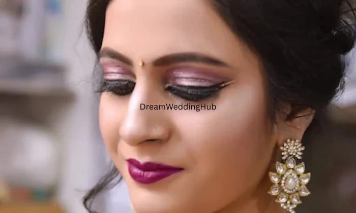 Mona Beauty Jone Mona Beauty Jone