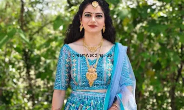 The makeup artist Yamini The makeup artist Yamini