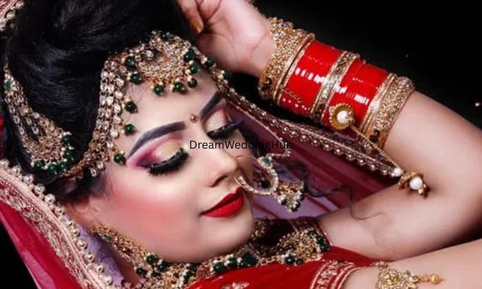 THE LOOKS MAKEOVERS UNISEX SALON THE LOOKS MAKEOVERS UNISEX SALON