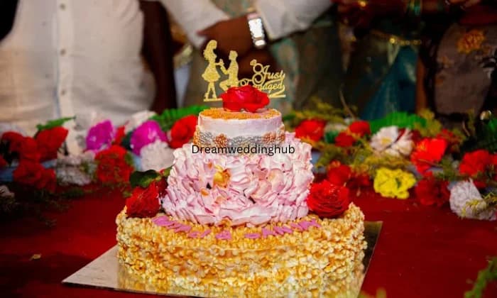 Moms Cakery Moms Cakery