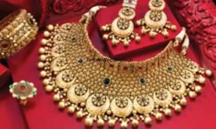 Priya Thanga Maligai Priya Thanga Maligai