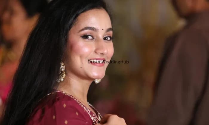 radhika makeup Artist radhika makeup Artist