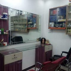 Reena beauty parlor 